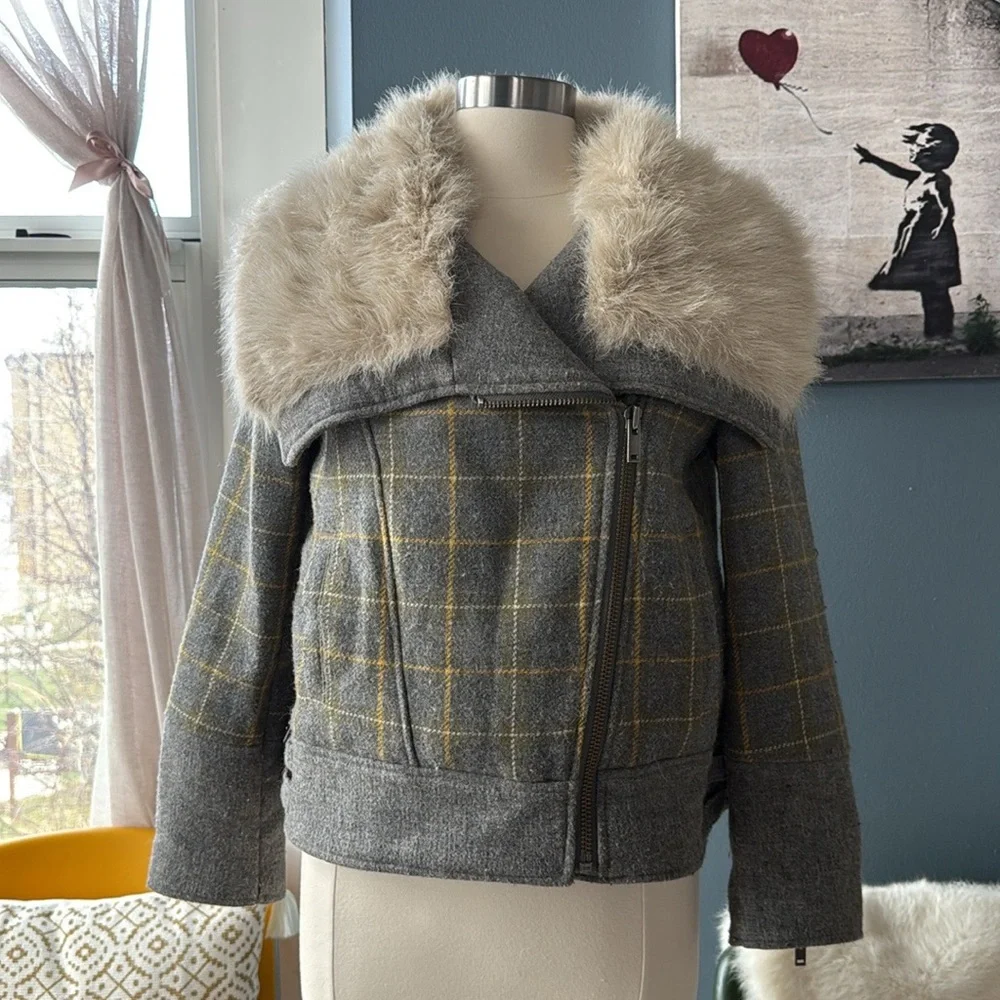 Banana Republic Gray Plaid Jacket with Faux Fur Collar | M Petite - Picture 14 of 15